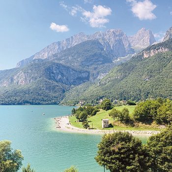 Bild zeigt den Molvenosee.